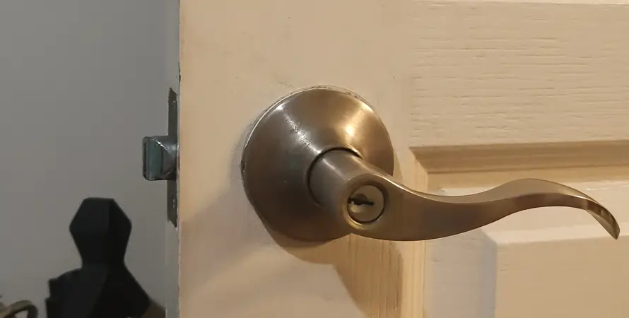 Do Locksmiths Replace Door Handles-1